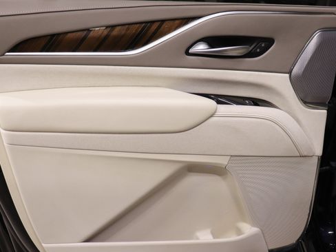 Certified 2022 Cadillac Escalade ESV Sport Platinum image 18