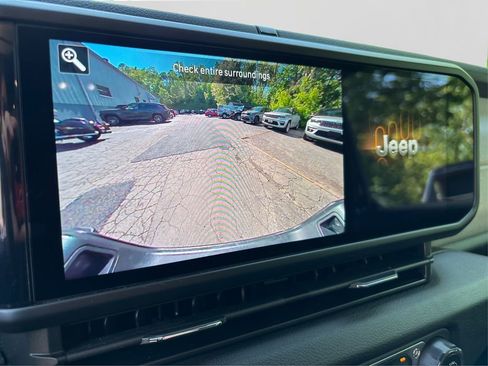 Used 2024 Jeep Gladiator Sport image 32