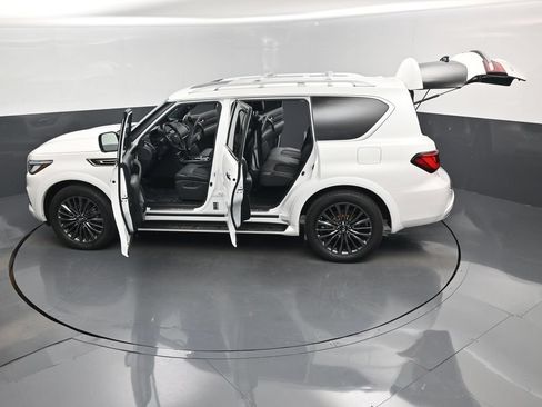 Used 2024 INFINITI QX80 Sensory AWD/4WD image 17