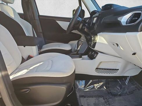 Used 2021 Jeep Renegade Latitude image 20