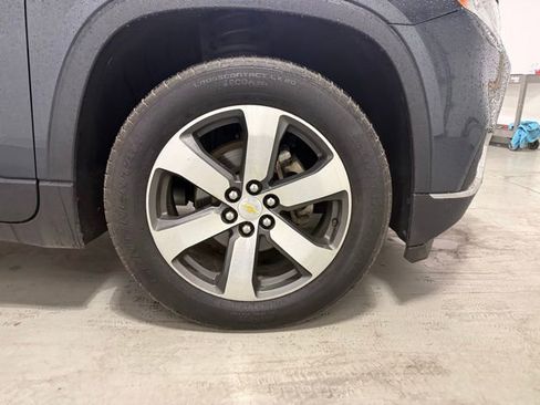 Used 2020 Chevrolet Traverse LT w/ LT Premium Package image 32