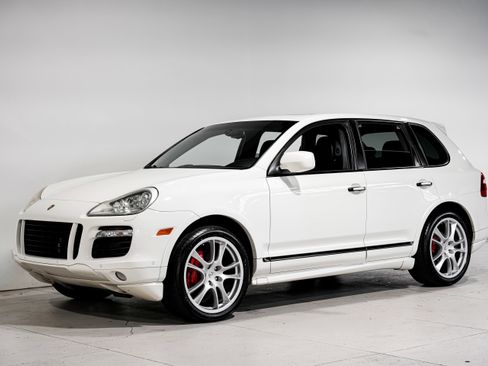 Used 2010 Porsche Cayenne GTS image 6