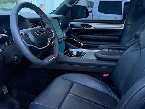 Used 2025 Jeep Wagoneer L Series III w/ Quick Order Package 25C Super AWD/4WD image 22