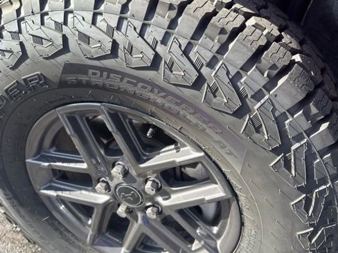 Used 2025 Jeep Wrangler Sport S image 4