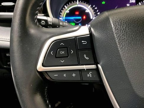 Used 2022 Toyota Highlander XLE AWD/4WD image 18