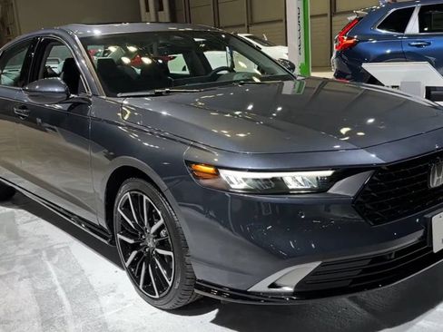 Used 2024 Honda Accord Touring image 11