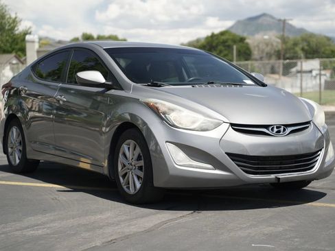 Used 2014 Hyundai Elantra SE w/ Option Group 02 FWD image 7