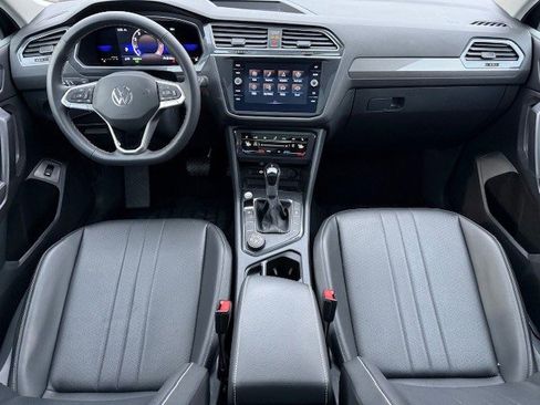Used 2022 Volkswagen Tiguan SE image 16