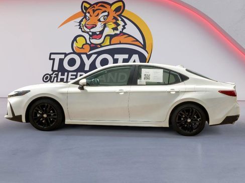 Used 2025 Toyota Camry SE w/ Multimedia Upgrade Package FWD image 8