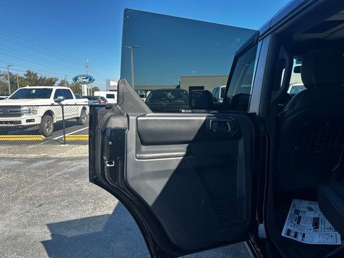 New 2025 Ford Bronco Badlands image 30