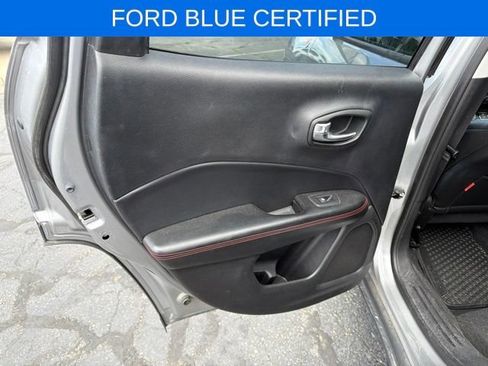 Used 2019 Jeep Compass Trailhawk AWD/4WD image 24