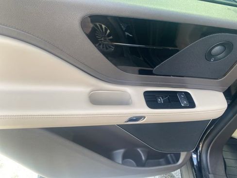 Used 2022 Lincoln Aviator Reserve w/ Elements Package Plus image 12