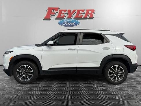 Used 2025 Chevrolet TrailBlazer LT AWD/4WD image 2