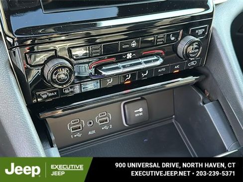 New 2025 Jeep Grand Cherokee Laredo w/ Luxury Tech Group I image 18