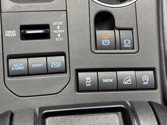 Used 2022 Toyota Highlander XLE AWD/4WD image 21