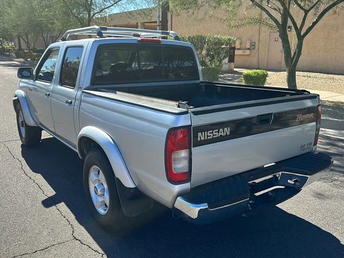 Used 2000 Nissan Frontier XE image 9
