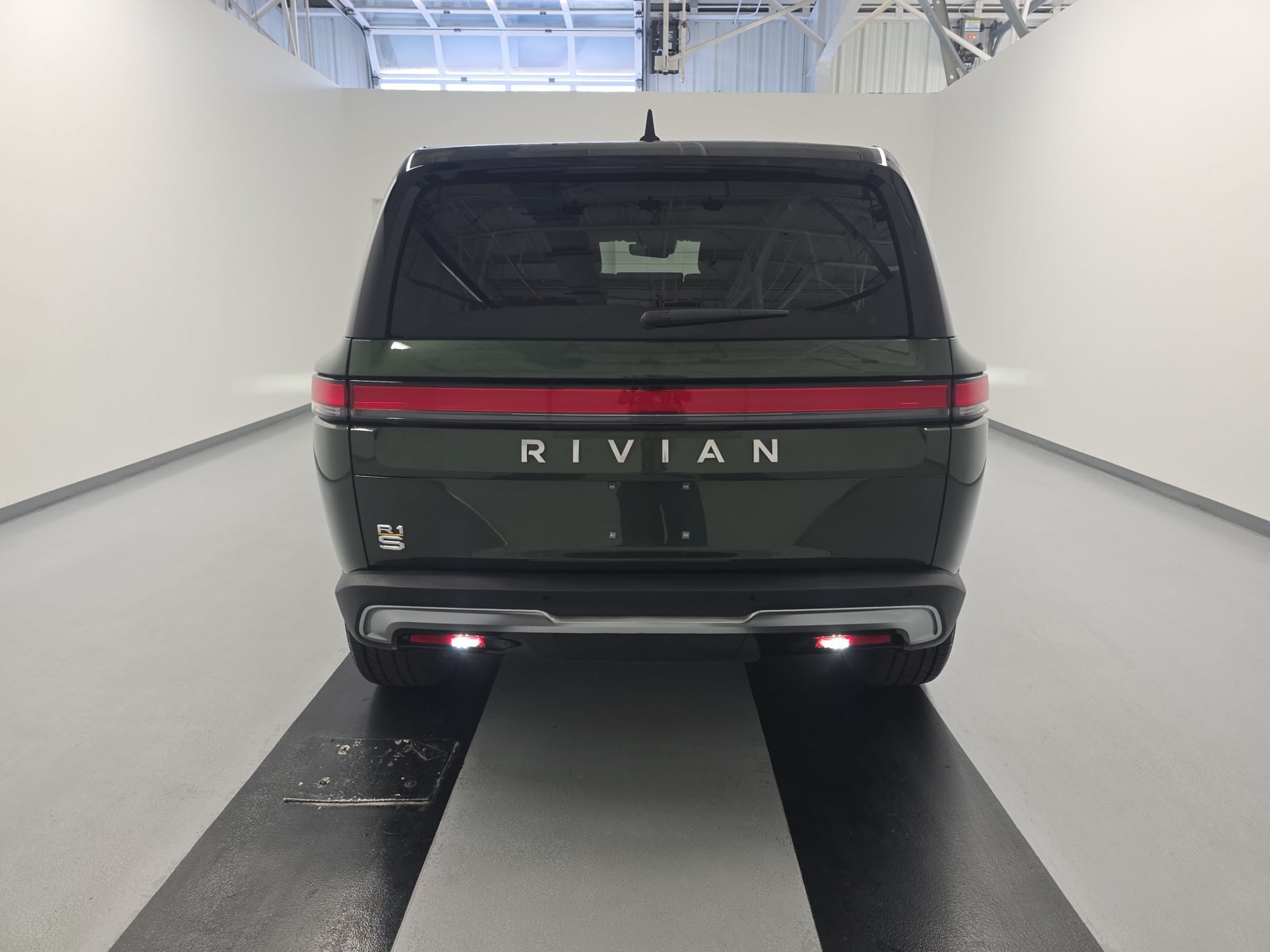 Used 2023 Rivian R1S Adventure Quad AWD/4WD image 4