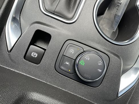 Used 2023 Chevrolet Traverse LT w/ LPO, Floor Liner Package image 35