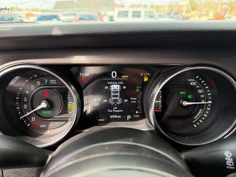 Used 2023 Jeep Wrangler Unlimited w/ Cold Weather Group image 27