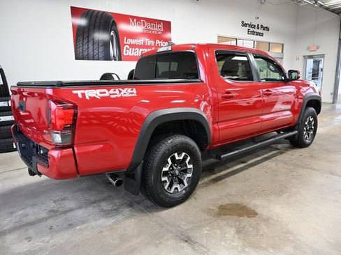Used 2018 Toyota Tacoma TRD Off-Road image 5