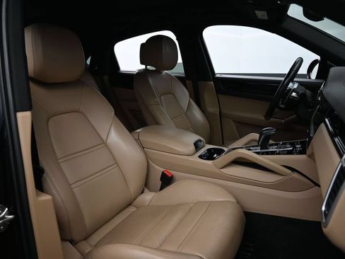 Certified 2021 Porsche Cayenne Coupe AWD/4WD image 17