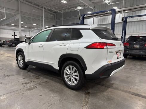 Certified 2023 Toyota Corolla Cross LE image 5