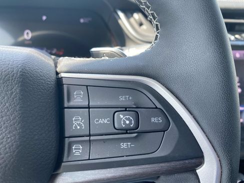 Used 2023 Jeep Grand Cherokee Limited AWD/4WD image 10