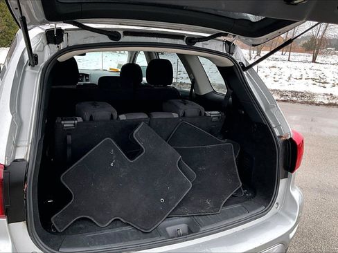 Used 2020 Nissan Pathfinder SV image 19