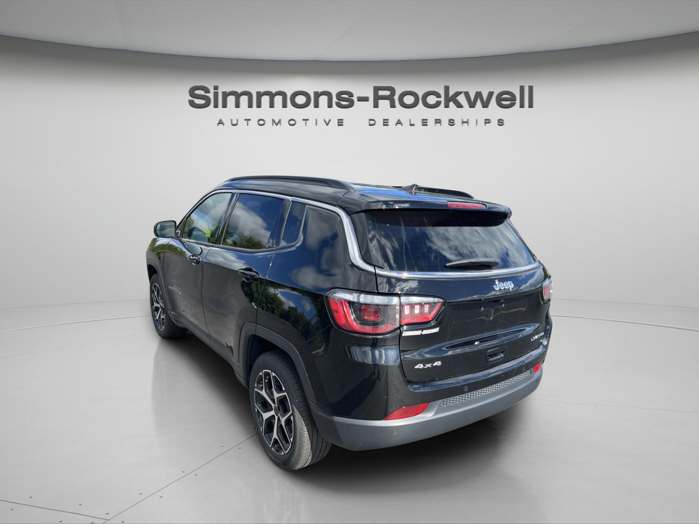 Used 2025 Jeep Compass Limited AWD/4WD image 3