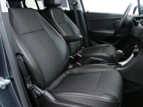 Certified 2022 Chevrolet Trax LT w/ LT Convenience Package image 32