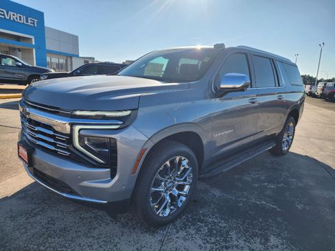 New 2026 Chevrolet Suburban Premier image 3