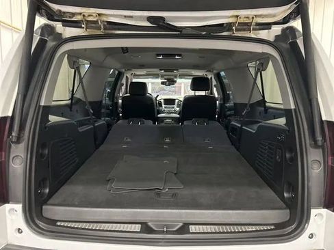 Used 2017 Chevrolet Suburban LT w/ LT Signature Package AWD/4WD image 16