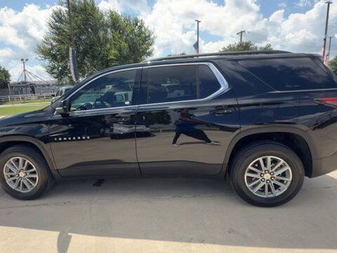 Used 2023 Chevrolet Traverse LT w/ LPO, Cargo Package AWD/4WD image 5