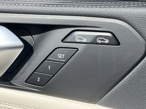 Used 2022 BMW X6 xDrive40i w/ M Sport Package image 17