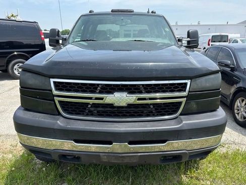 Used 2007 Chevrolet Silverado 2500 LT w/ Heavy-Duty Power Package AWD/4WD image 9