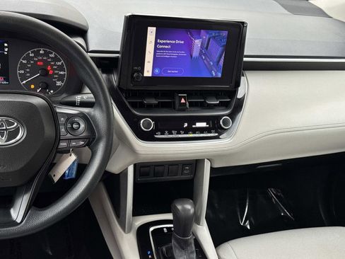 Used 2023 Toyota Corolla Cross L image 3