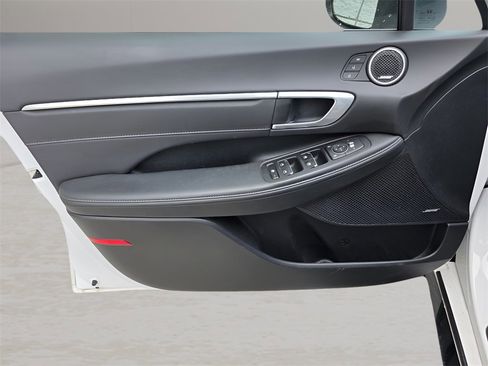 Used 2021 Hyundai Sonata Limited image 17