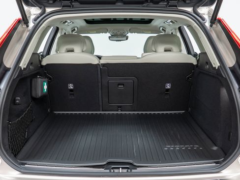 New 2026 Volvo XC60 B5 Ultra w/ Protection Package Premier image 10