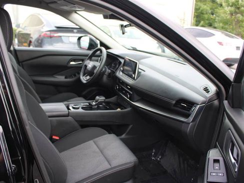 Used 2025 Nissan Rogue SV AWD/4WD image 12