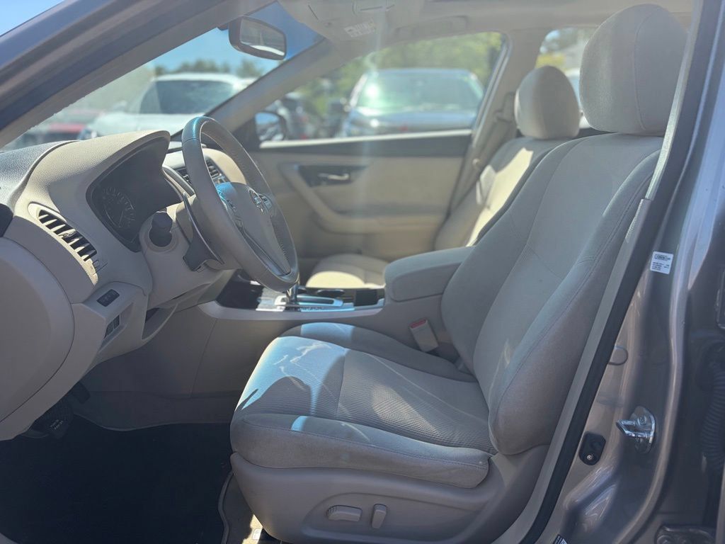 Used 2013 Nissan Altima 3.5 SV w/ Navigation Pkg FWD image 18