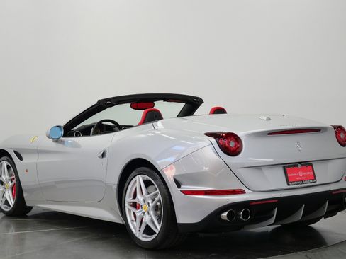 Used 2017 Ferrari California T image 7