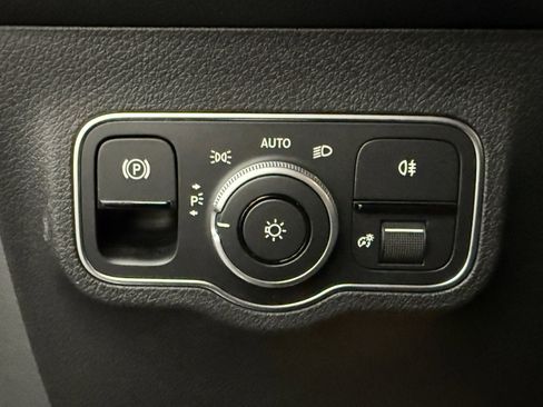 Used 2024 Mercedes-Benz EQB 300 4MATIC image 29