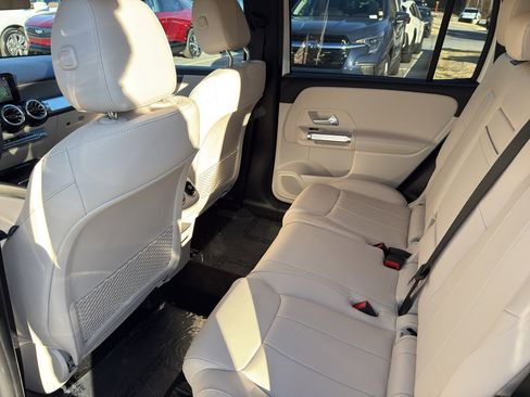 Used 2023 Mercedes-Benz EQB 300 EQB 300 image 9