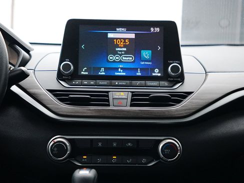 Used 2024 Nissan Altima 2.5 SV image 17