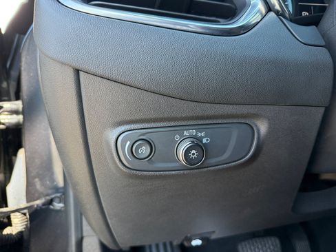 Used 2022 Chevrolet Equinox LS FWD image 15