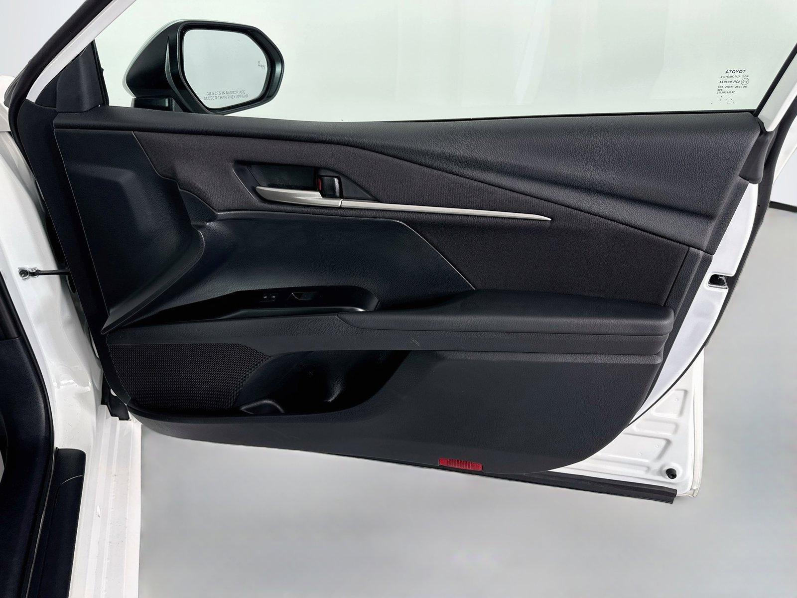 Used 2025 Toyota Camry LE FWD image 32