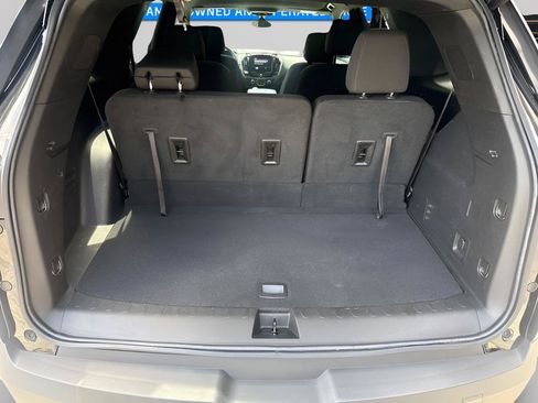 Used 2023 Chevrolet Traverse LT AWD/4WD image 12