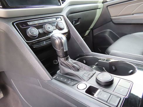 Used 2022 Volkswagen Atlas Cross Sport SE image 18