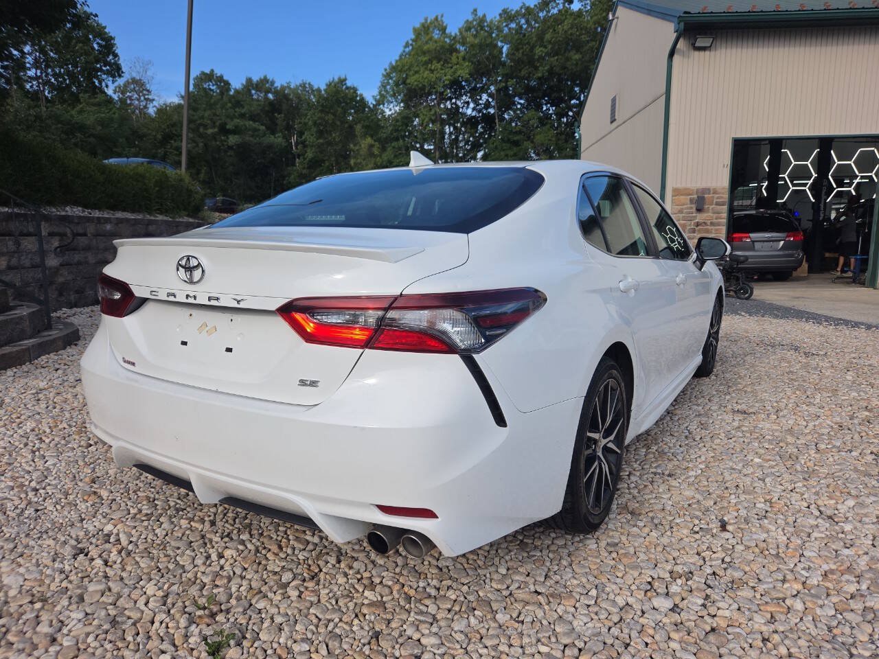 Used 2022 Toyota Camry SE FWD image 7
