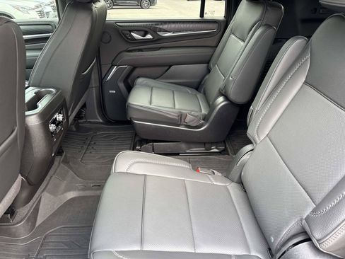 Used 2024 GMC Yukon XL Denali AWD/4WD image 30